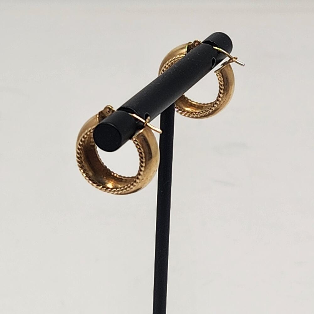JCM 14k Yellow Gold Small Wide Hoop Earrings Rope Textured Edge Jacmel Mauritius - Picture 4 of 7